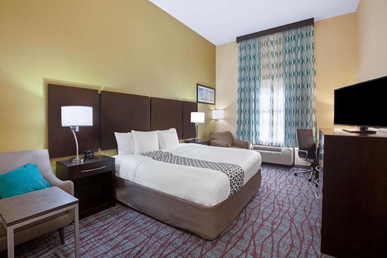 La Quinta By Wyndham Pasadena North Hotel Buitenkant foto