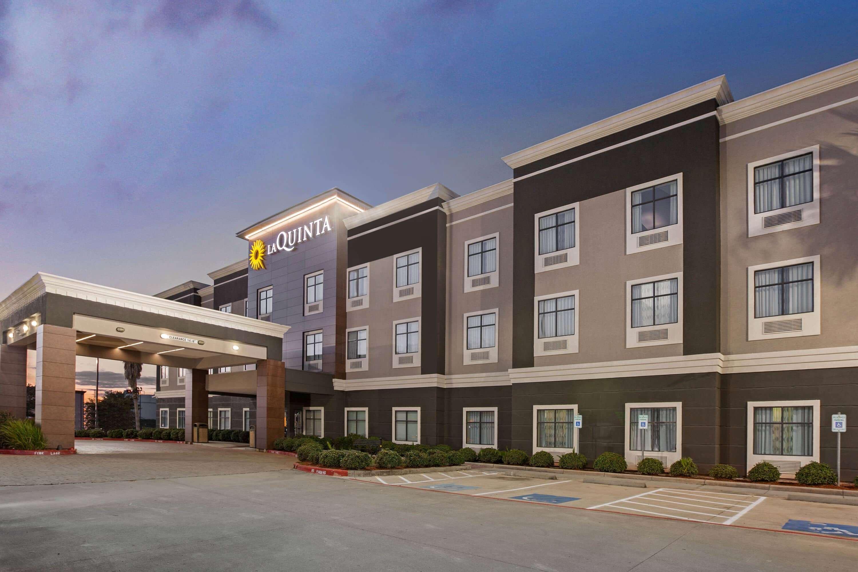 La Quinta By Wyndham Pasadena North Hotel Buitenkant foto